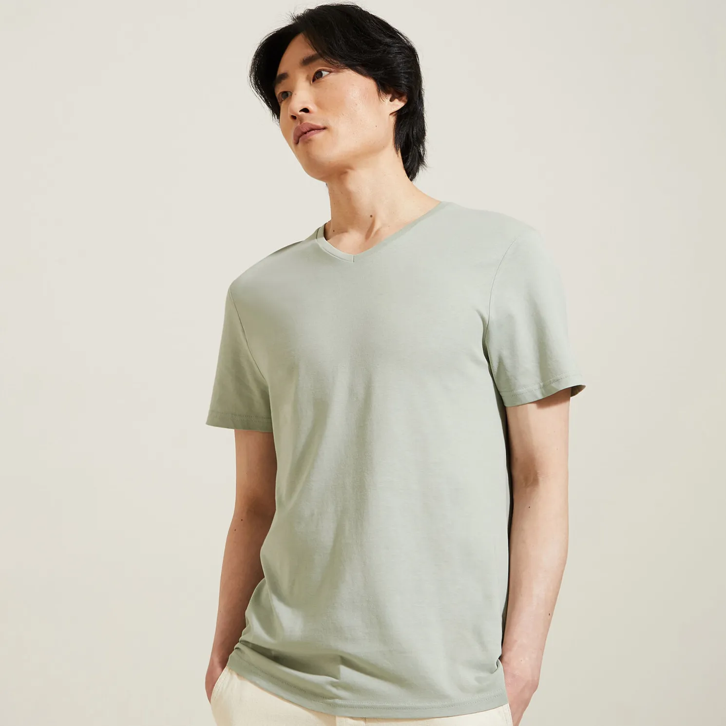 Basic T-shirt met V-hals in biokatoenn