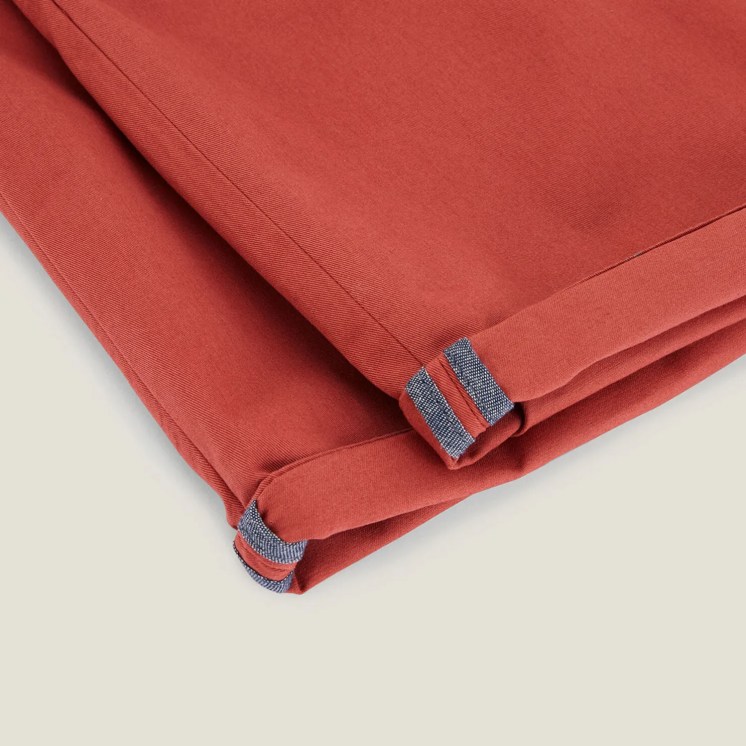 Chinobermuda met elastische taille