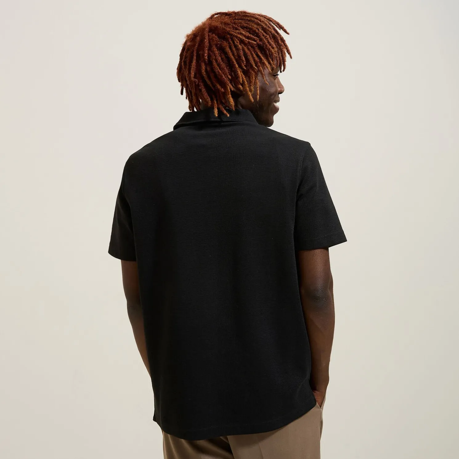 Effen relaxed polo met korte mouwen in textuurstof