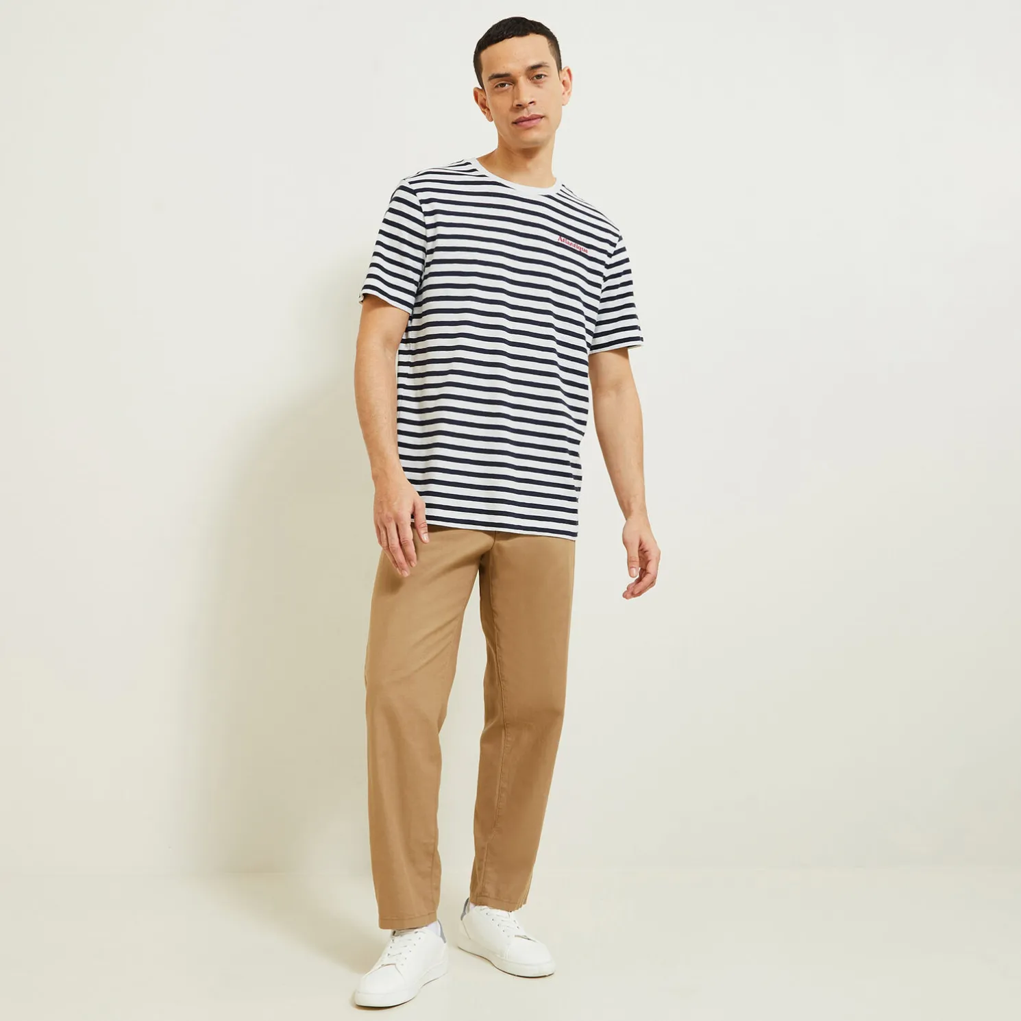 Geborduurde marine-T-shirt