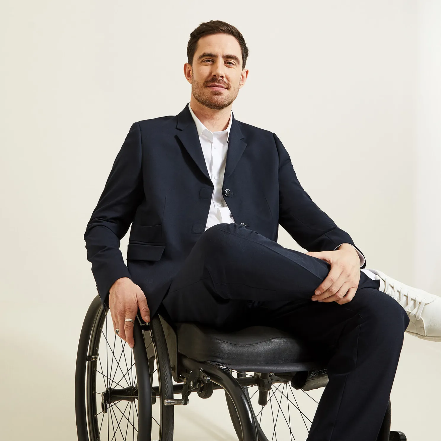 Kostuumvest voor personen met beperkte mobiliteit