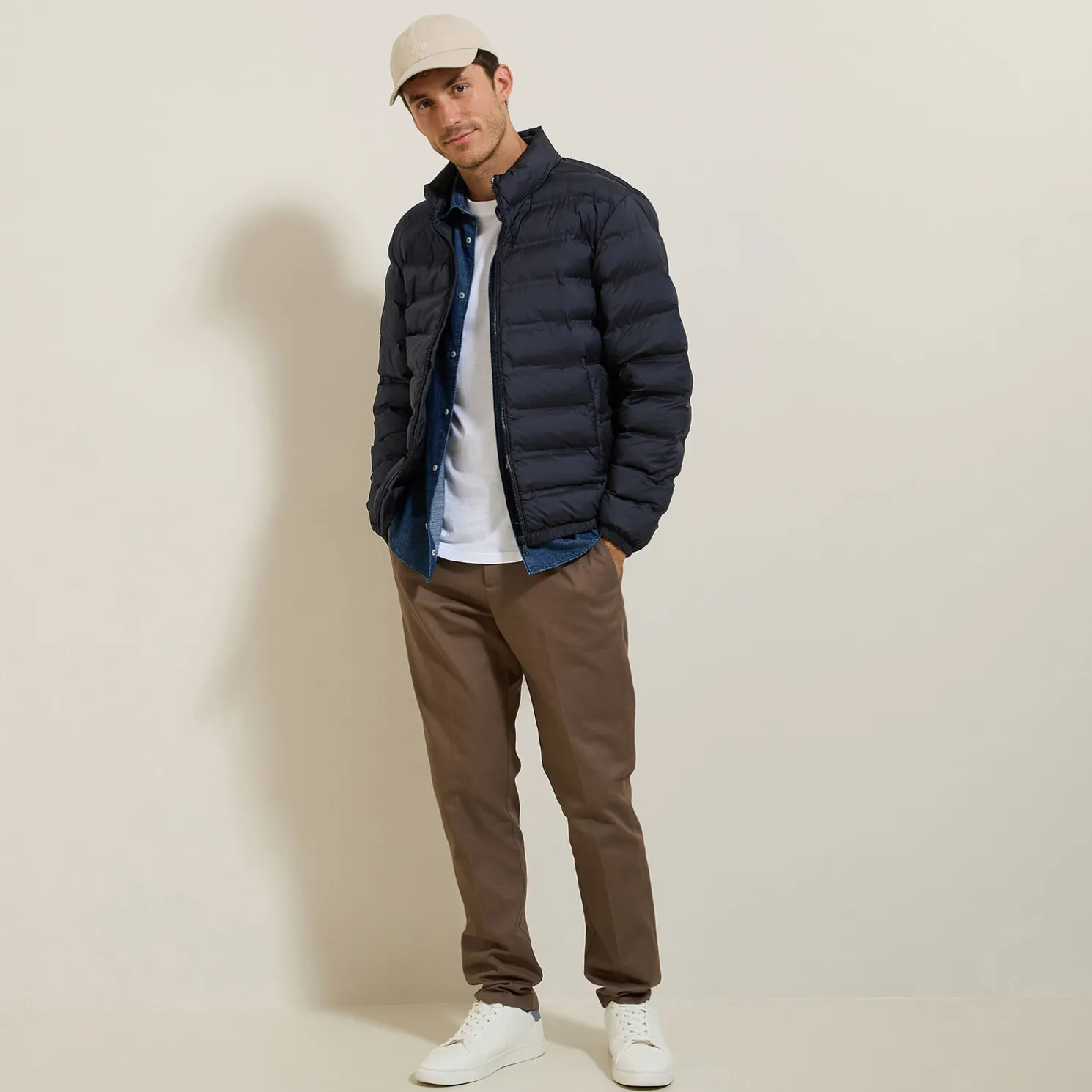 Licht donsjack met opstaande kraag