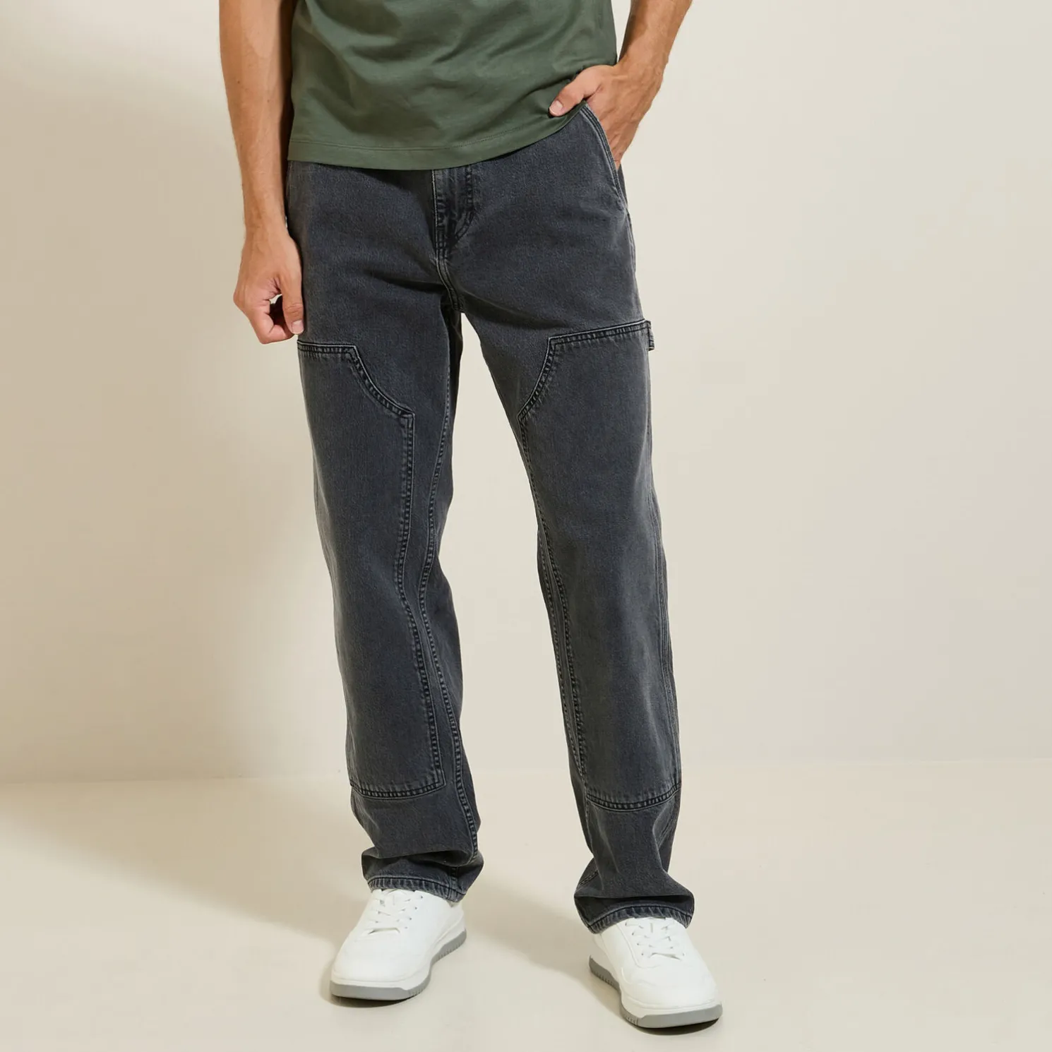 Loose jeans met cut-out details