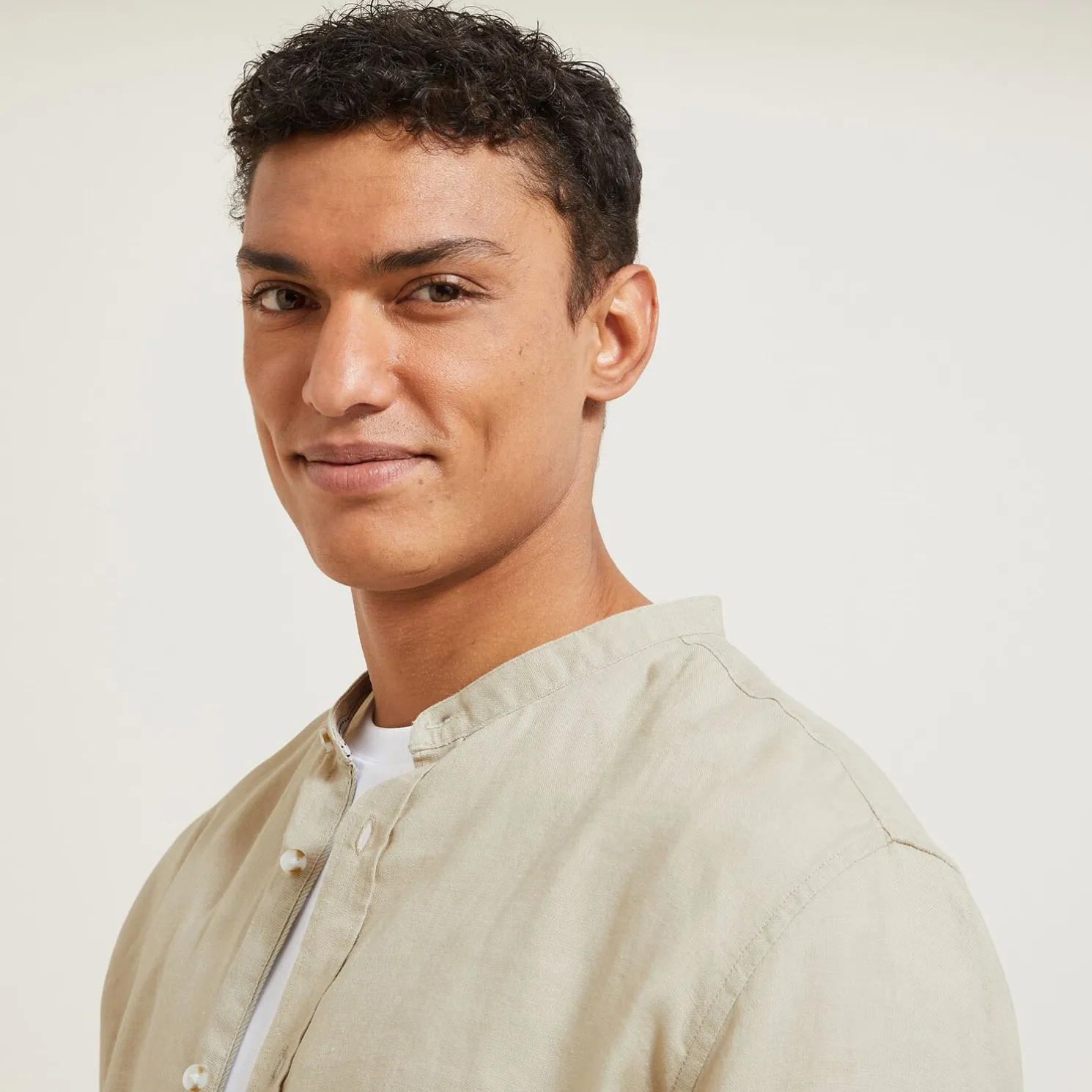 Regular effen hemd in linnen met mao-kraag