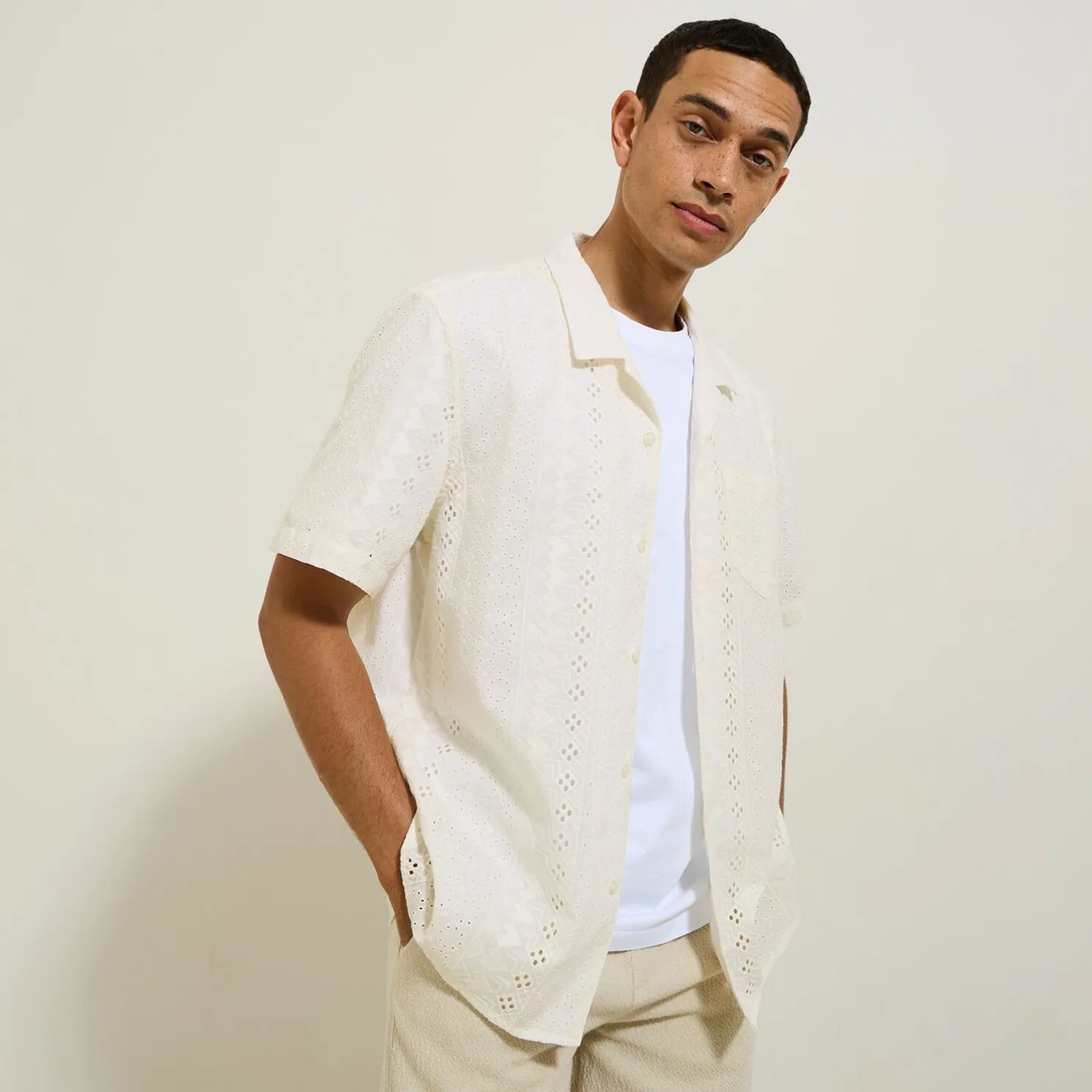 Regular effen hemdje met ajourborduursel