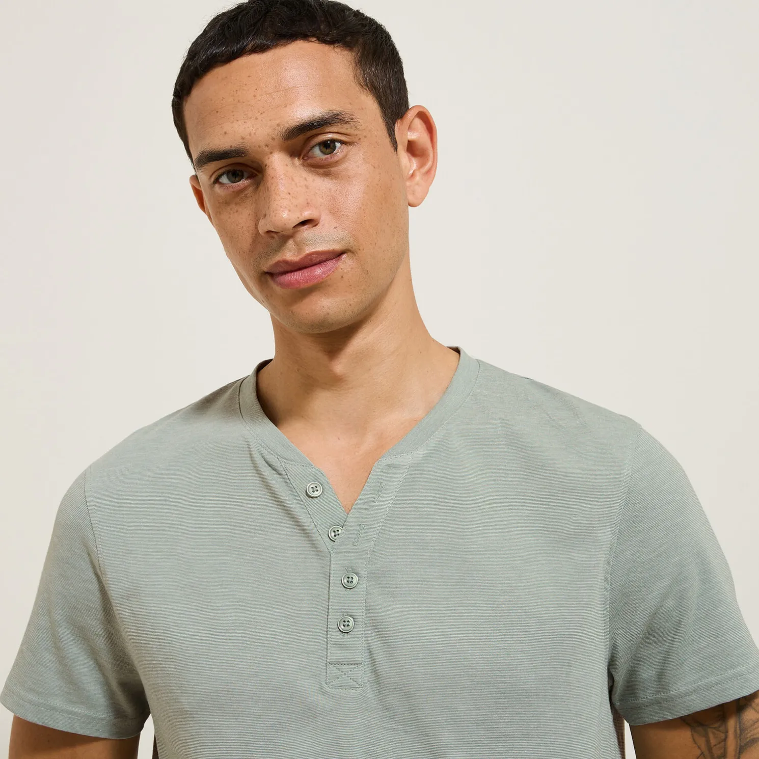 Slim T-shirt met Tunesische kraag