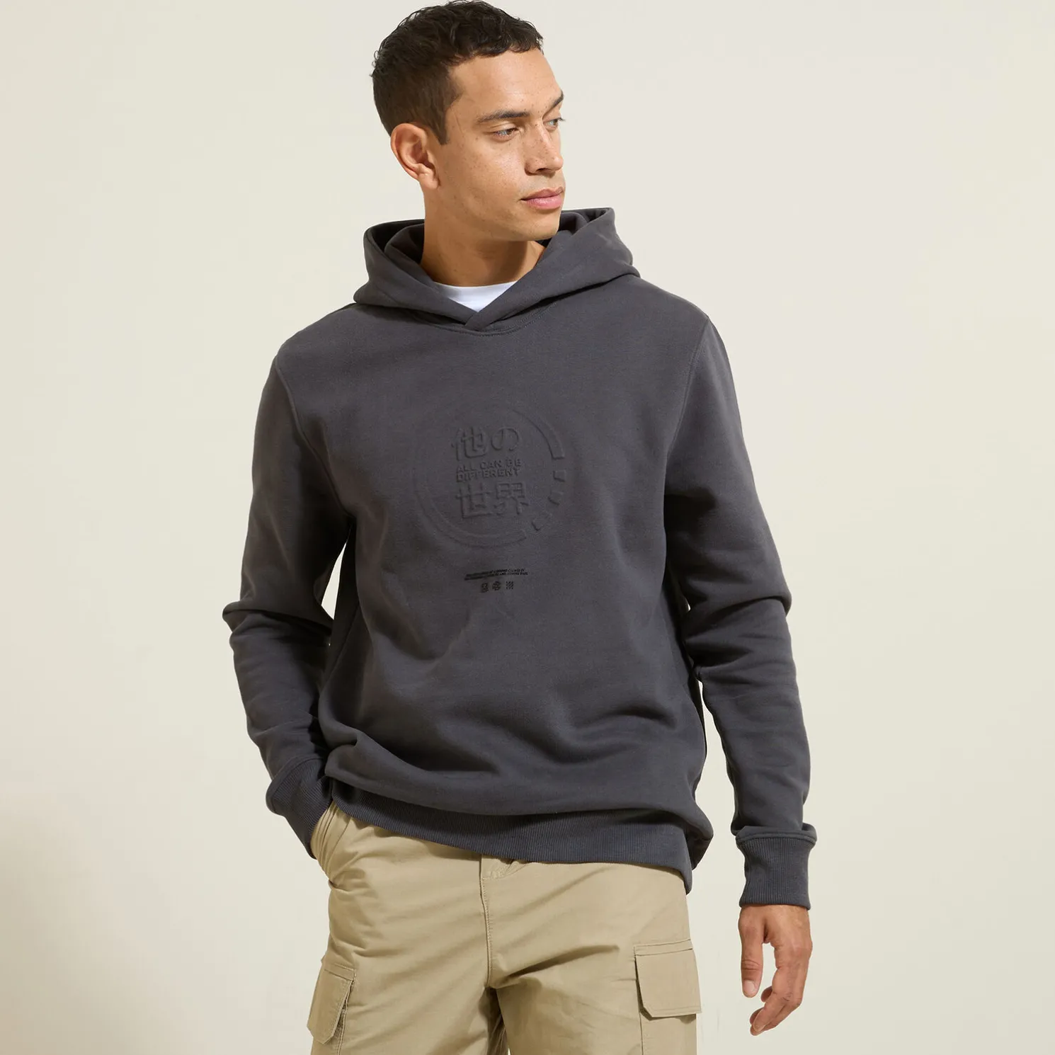 Sweater met kap en reliëfanimatie