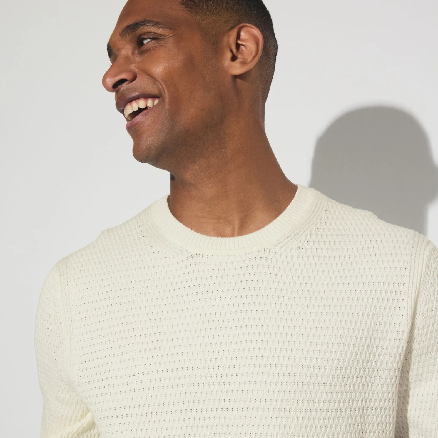 Trui met ronde hals en reliëfsteken